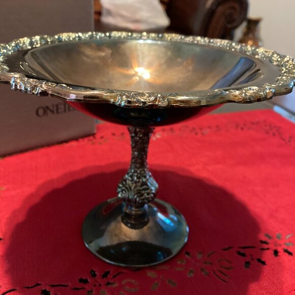American Silver Plate Pie Dish - Wyler Antiques Silverplate Dish